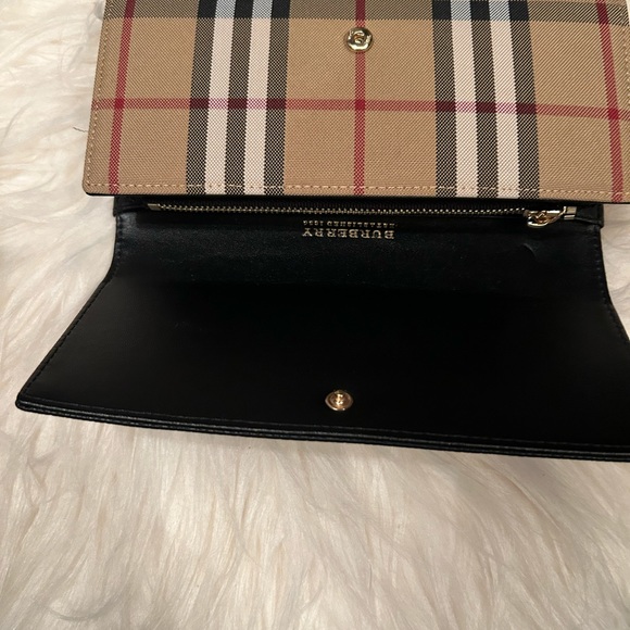 Beautiful Wallet - Picture 2 of 4